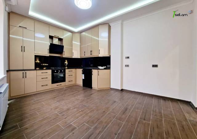 Երեք հարկանի քարե տուն Արաբկիրի 17-րդ փողոցում Արաբկիրում, 200 ք.մ., 3+ սանհանգույց