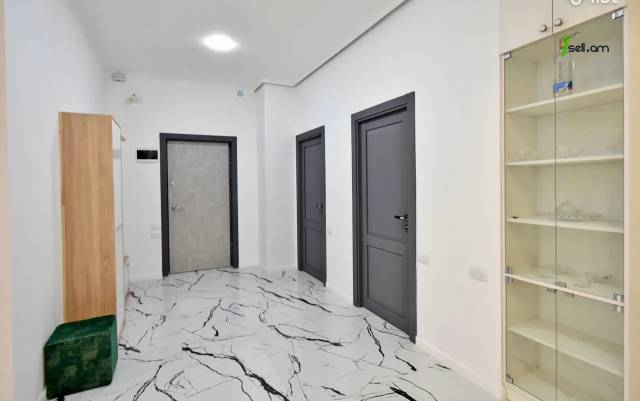 4 սենյականոց բնակարան նորակառույց շենքում, Paronyan St, 135 ք.մ., 2 սանհանգույց, բարձր առաստաղներ