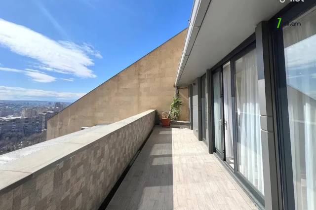 Ընդարձակ 4 սենյականոց բնակարան նորակառույց շենքում Վարդանանց փողոցում, 206 քմ, 20/23 հարկ