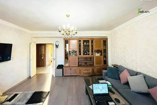 3 սենյականոց բնակարան Արցախի պողոտայում, 71 ք.մ., նախավերջին հարկ, կապիտալ վերանորոգված