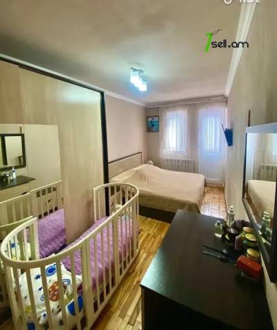 4 սենյականոց բնակարան Հայկ Գյուլիքևխյանի փողոցում, 90 ք.մ., կապիտալ վերանորոգված, քարե շենք