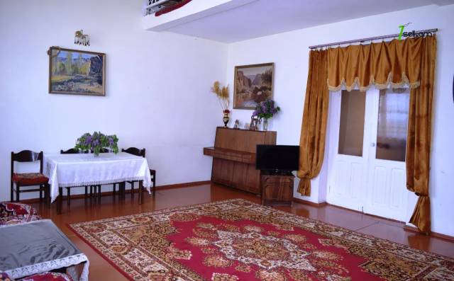 Երկու հարկանի քարե տուն, Վ. Սարգսյան փողոց 1-ին թաղամաս Գյումրիում, 308 ք.մ., կոսմետիկ վերանորոգում