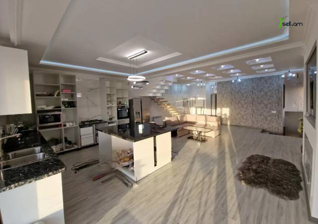 Երեք հարկանի քարե տուն, Նորք-Մարաշ վարչական շրջան Նորք Մարաշում, 300 ք.մ., 3+ սանհանգույց