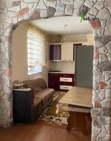 Մեկ հարկանի քարե տուն Աղասի Խանջյանի փողոցում Հրազդանում, 113 ք.մ., մեծ հողամաս