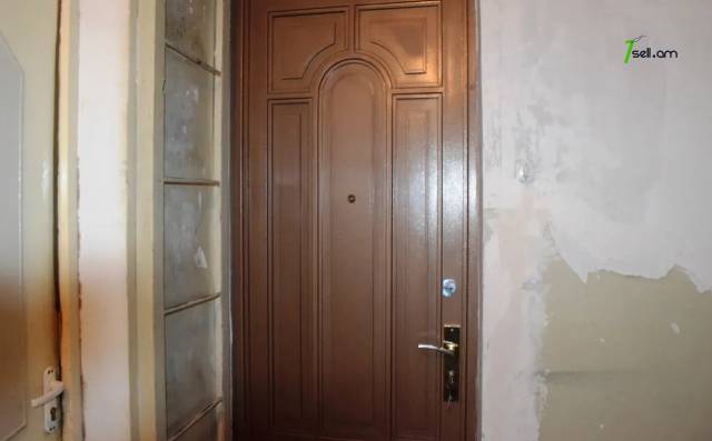 3 սենյականոց բնակարան Միխայիլ Սալտիկով-Շեդրինի փողոցում, 73 ք.մ., եվրովերանորոգված, քարե շենք