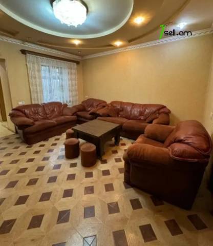 Մեկ հարկանի քարե տուն Ադանայի փողոցում կենտրոնում, 80 քմ, եվրովերանորոգված