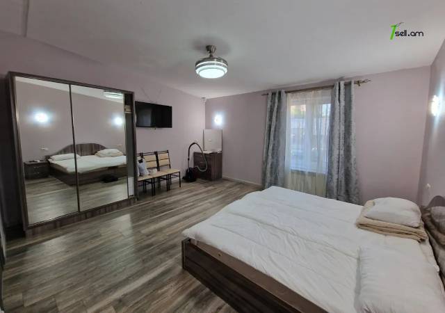 Երեք հարկանի քարե տուն Վարշավյան փողոցում Արաբկիրում, 630 քմ, 3+ սանհանգույց, կապիտալ վերանորոգված