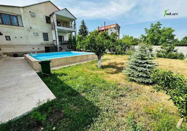 Երկու հարկանի քարե տուն Ջրվեժում, 1200 քմ, 3+ սանհանգույց, եվրովերանորոգված