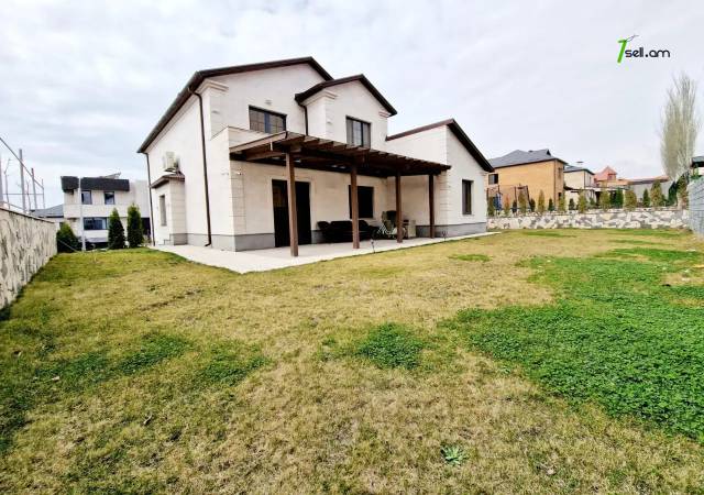 Երկու հարկանի քարե տուն, Վահագնի Թաղամաս Աջափնյակում, 700 ք.մ., 3+ սանհանգույց