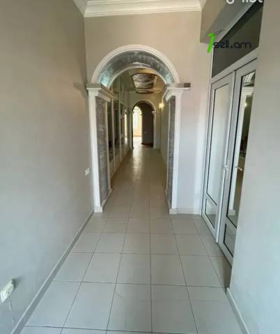 Ընդարձակ 6 սենյականոց բնակարան Մեսրոպ Մաշտոցի պողոտայում, 308 քմ, նախավերջին հարկ, 3+ սանհանգույց