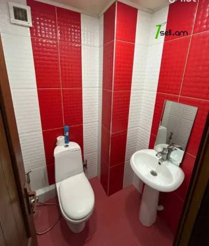 3 սենյականոց բնակարան Ադոնցի փողոցում, 80 ք.մ., 13/15 հարկ, մասնակի վերանորոգում