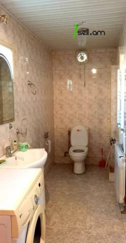 Մեկ հարկանի քարե տուն, Այգեձորի 1-ին նրբանցք Արաբկիրում, 130 ք.մ., կապիտալ վերանորոգված