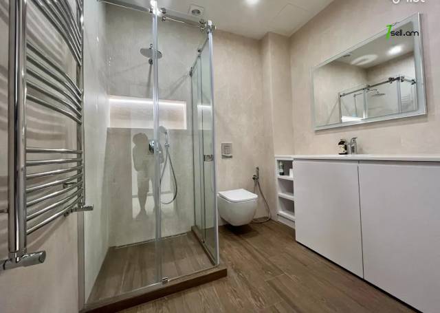 3 սենյականոց բնակարան կենտրոնում, 105 քմ, 2 սանհանգույց, բարձր առաստաղներ, կապիտալ վերանորոգված