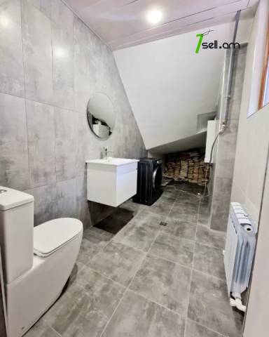 Երեք հարկանի քարե տուն Արաբկիրի 17-րդ փողոցում Արաբկիրում, 200 ք.մ., 3+ սանհանգույց