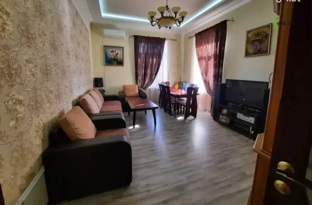 4 սենյականոց բնակարան կենտրոնում, 82 ք.մ., 2 սանհանգույց, բարձր առաստաղներ, կապիտալ վերանորոգված