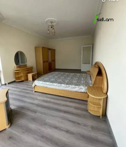 Չորս հարկանի քարե տուն Սիմեոն Երևանցու փողոցում կենտրոնում, 550 ք.մ., 3+ սանհանգույց