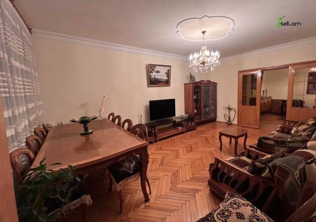 3 սենյականոց բնակարան Արաբկիրում, 73 ք.մ., 2 սանհանգույց, 3/5 հարկ, կապիտալ վերանորոգված, քարե շենք