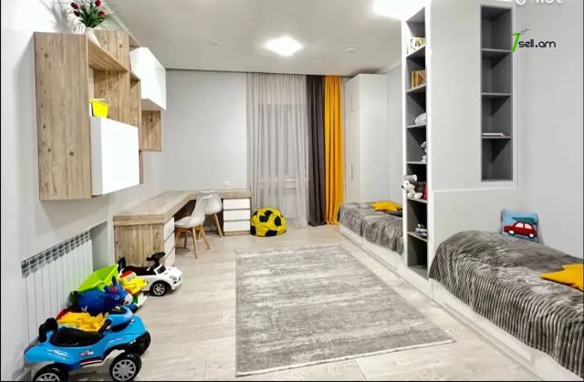 Երկու հարկանի տուն Դավիթ Բեկի փողոցում Էրեբունիում, 400 ք.մ., 2 սանհանգույց