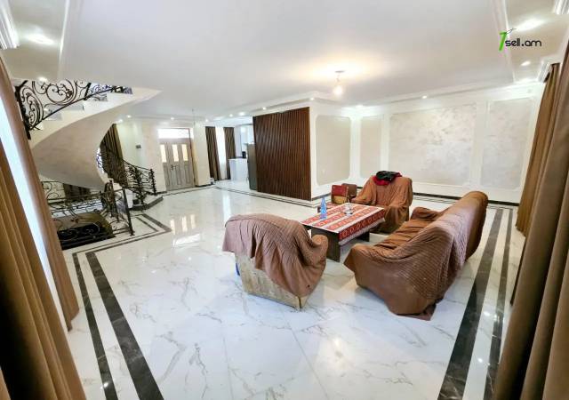 Երկու հարկանի քարե տուն, Գ-1 թաղամաս Աջափնյակում, 1080 ք.մ., 3+ սանհանգույց, կապիտալ վերանորոգված