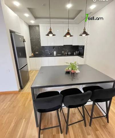 4 սենյականոց բնակարան նորակառույց շենքում Պարույր Սևակի փողոցում, 170 քմ, 2 սանհանգույց