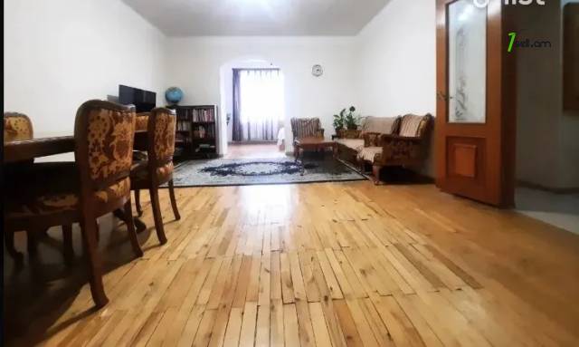 3 սենյականոց բնակարան Դերենիկ Դեմիրճյանի փողոցում, 82 ք.մ., նախավերջին հարկ, կոսմետիկ վերանորոգում
