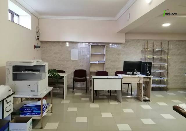 Երեք հարկանի քարե տուն, Ավան-Առինջ 2-րդ միկրոշրջան Ավանում, 1020 ք.մ., 3+ սանհանգույց