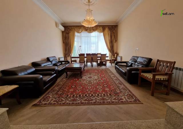 Մեկ հարկանի քարե տուն Խաչատուր Աբովյանի 27-րդ փողոցում Ավանում, 1000 ք.մ., 2 սանհանգույց