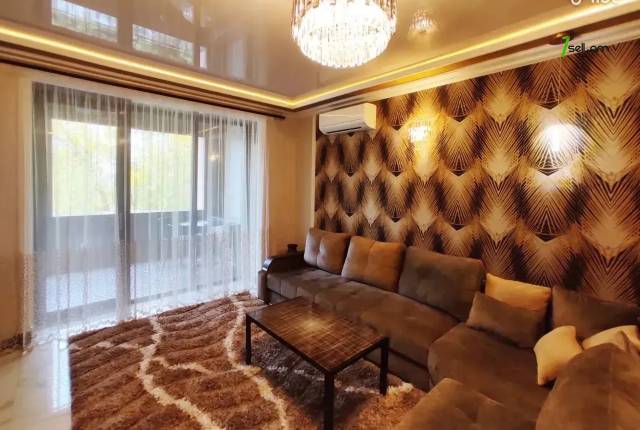 3 սենյականոց բնակարան Վարդանանց փողոցում, 86 ք.մ., 2/5 հարկ, 2 սանհանգույց, բարձր առաստաղներ