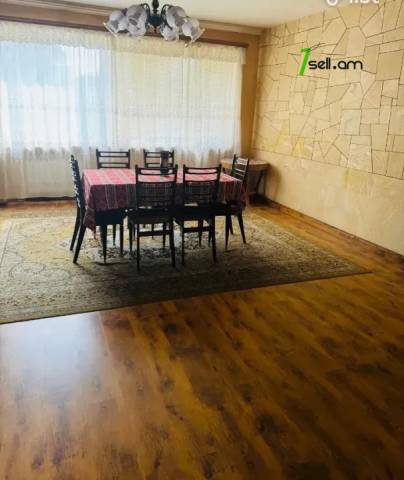 4 սենյականոց բնակարան Ազատության պողոտայում, 109 ք.մ., 2/5 հարկ, կապիտալ վերանորոգված, քարե շենք