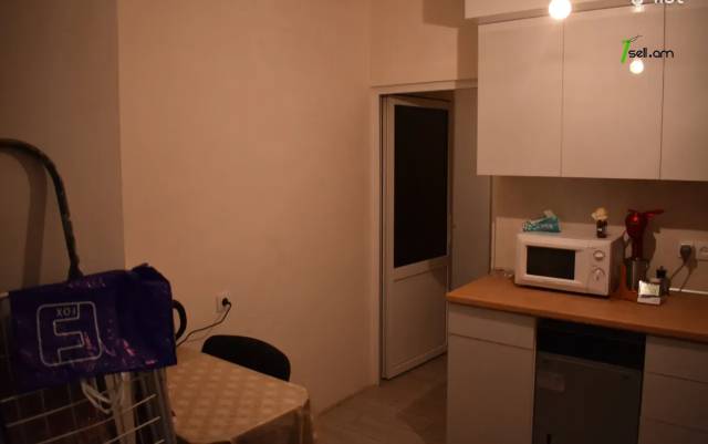 4 սենյականոց բնակարան Մոլդովական փողոցում, 85 ք.մ., մասնակի վերանորոգում, քարե շենք