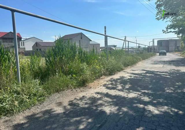 Երկու հարկանի քարե տուն 5-րդ փողոցում Զովունիում, 300 քմ, 2 սանհանգույց