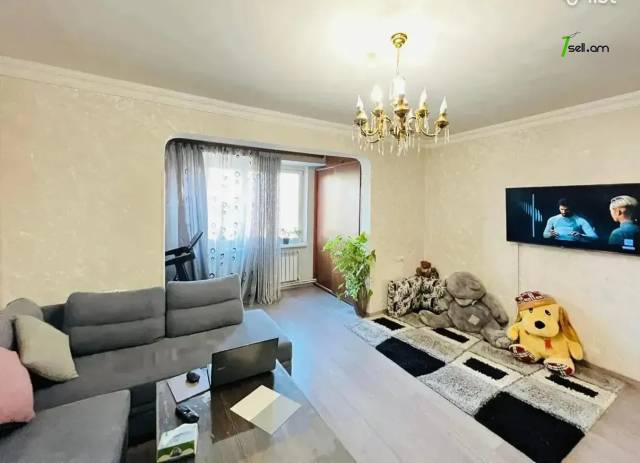 3 սենյականոց բնակարան Արցախի պողոտայում, 71 ք.մ., նախավերջին հարկ, կապիտալ վերանորոգված