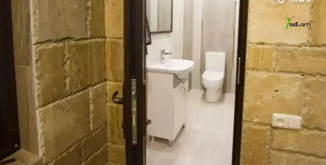 Երկու հարկանի տուն Նոր Արեշի 3րդ փողոցում Էրեբունիում, 1350 ք.մ., 3+ սանհանգույց, եվրովերանորոգված