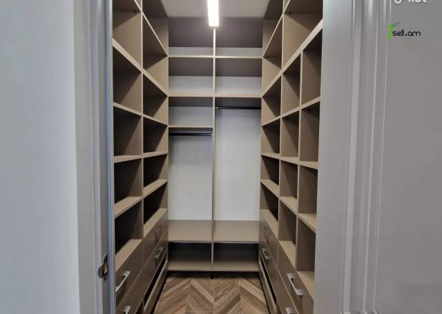 4 սենյականոց բնակարան նորակառույց շենքում, Ներսիսյան փողոցի փակուղի, 200 քմ, նախավերջին հարկ