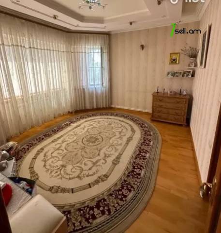 Չորս հարկանի քարե տուն Պարույր Սևակ թաղամաս 2-րդ փողոցում Առինջում, 640 քմ, 3+ սանհանգույց