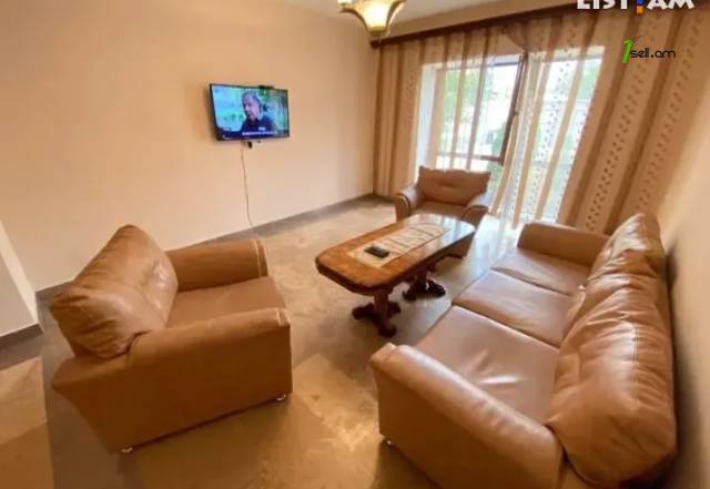 Երկու հարկանի քարե տուն Մարշալ Խուդյակովի փողոցում Ավանում, 252 քմ, 3+ սանհանգույց