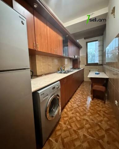 3 սենյականոց բնակարան Դերենիկ Դեմիրճյանի փողոցում, 70 քմ, 3/10 հարկ, կապիտալ վերանորոգված