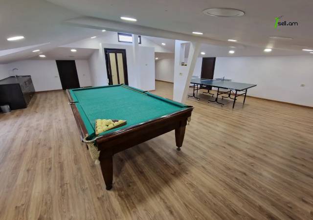 Երեք հարկանի տուն Պարույր Սևակի փողոցում Ավանում, 800 ք.մ., 3+ սանհանգույց, կապիտալ վերանորոգված