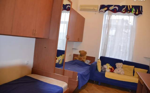 3 սենյականոց բնակարան Նար-Դոսի փողոցում, 90 ք.մ., 2 սանհանգույց, բարձր առաստաղներ, նախավերջին հարկ