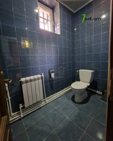 Երկու հարկանի քարե տուն Ղազարավանում, 300 ք.մ., 2 սանհանգույց, կապիտալ վերանորոգված