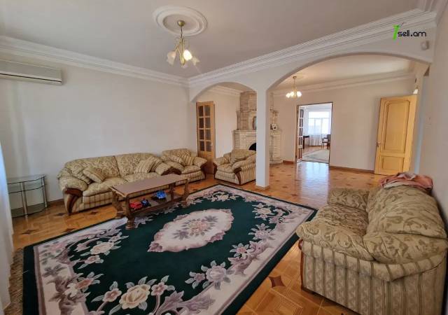 Երեք հարկանի քարե տուն Աջափնյակում, 500 ք.մ., 3+ սանհանգույց, եվրովերանորոգված