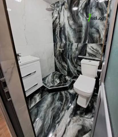 3 սենյականոց բնակարան Մամիկոնյանց փողոցում, 57 ք.մ., նախավերջին հարկ, կապիտալ վերանորոգված