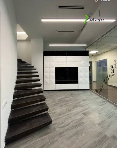 Գրասենյակային տարածք Արամի փողոցում կենտրոնում, 105 ք.մ.