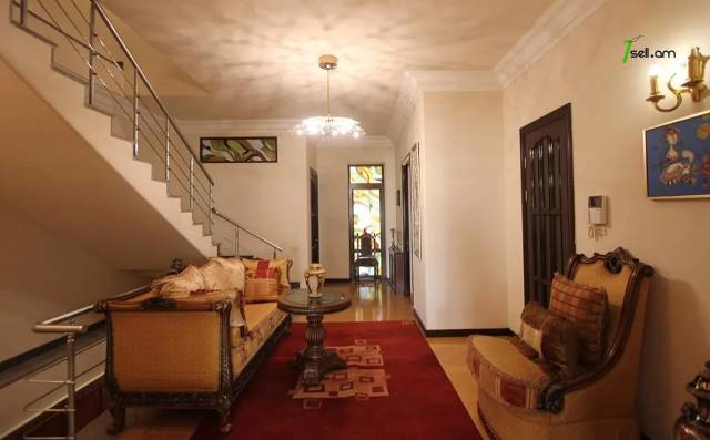 Երեք հարկանի քարե տուն Սևքարեցի Սաքոյի փողոցում Արաբկիրում, 600 ք.մ., 3+ սանհանգույց