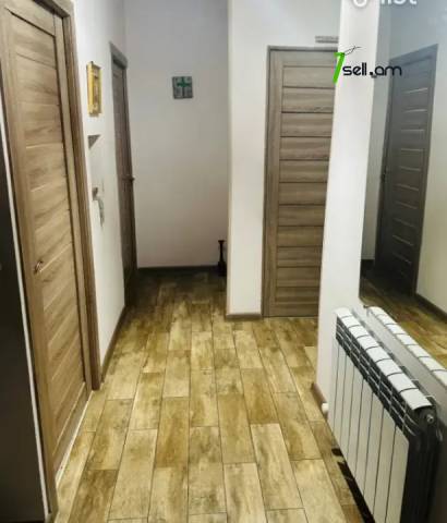 4 սենյականոց բնակարան Լվովյան փողոցում, 78 ք.մ., 3/5 հարկ, կապիտալ վերանորոգված, քարե շենք