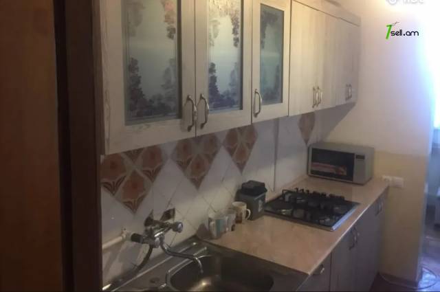 3 սենյականոց բնակարան Մանանդյան փողոցում, 68 ք.մ., կոսմետիկ վերանորոգում, քարե շենք