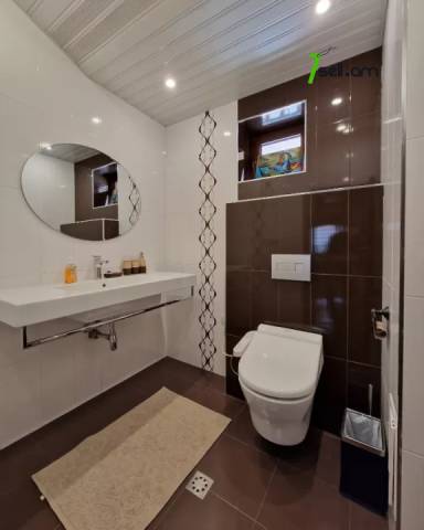 Ընդարձակ 5 սենյականոց բնակարան նորակառույց շենքում Վերին Անտառային փողոցում, 330 ք.մ.