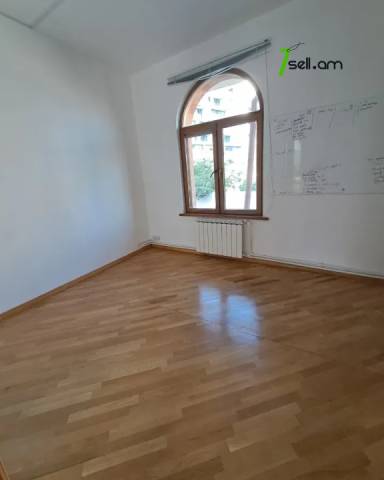 Բազմաֆունկցիոնալ գույք Վերին Անտառային փողոցում կենտրոնում, 400 ք.մ.