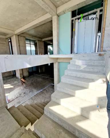 Բազմաֆունկցիոնալ գույք Հրաչյա Քոչար փողոցում Արաբկիրում, 1070 ք.մ.