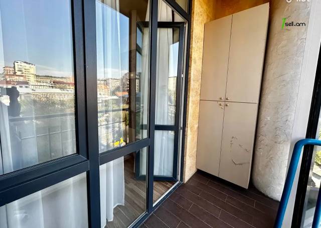 3 սենյականոց բնակարան նորակառույց շենքում Արամի փողոցում, 138 ք.մ., 2 սանհանգույց, բարձր առաստաղներ